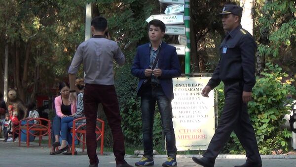 Эксперимент с наркоторговцем, продающим спайс на улице Бишкека - Sputnik Кыргызстан