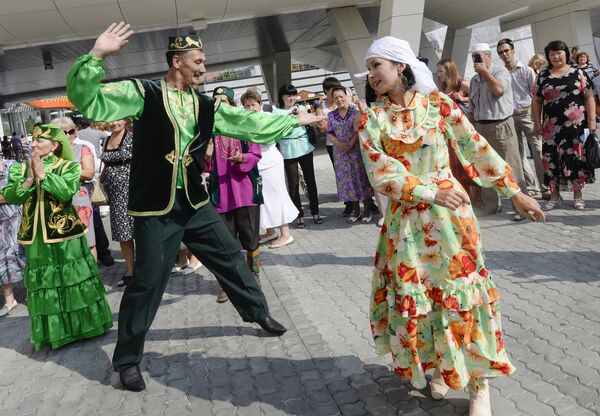 Участники праздника Сабантуй в Тюмени. Архивное фото - Sputnik Кыргызстан