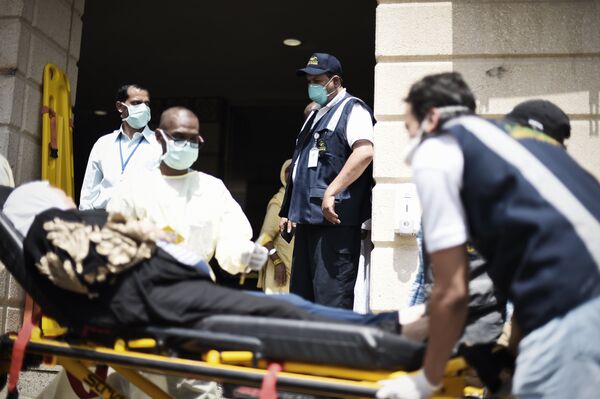 Медики Саудовской Аравии оказывают помощь пострадавшим в давке. Архивное фото - Sputnik Кыргызстан