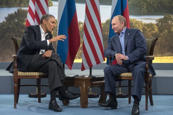 Президент России Владимир Путин (справа) и президент США Барак Обама. Архивное фото - Sputnik Кыргызстан