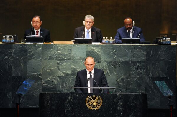 Президент России Владимир Путин во время выступления на пленарном заседании 70-й сессии Генеральной Ассамблеи ООН в Нью-Йорке. - Sputnik Кыргызстан
