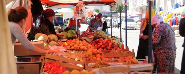 Рынок в городе Баткен. - Sputnik Кыргызстан