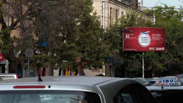 Бишкек шаарындагы билборд. Архив - Sputnik Кыргызстан
