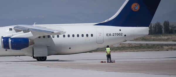 Самолет в аэропорту. Архивное фото - Sputnik Кыргызстан