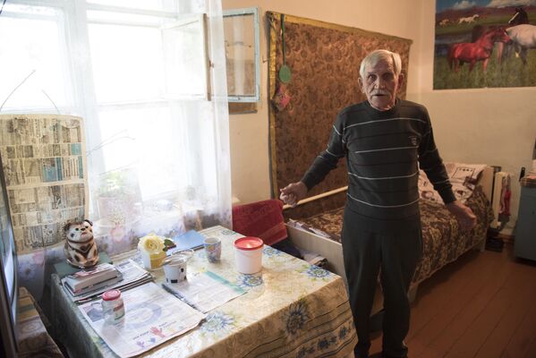 Некоторые обитатели дома престарелых ходят на работу - Sputnik Кыргызстан