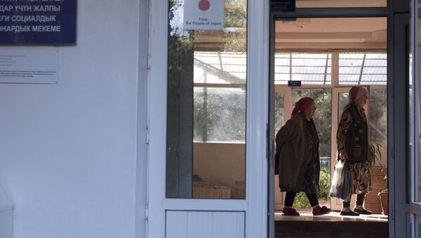Вход в дом-интернат для престарелых. Архивное фото - Sputnik Кыргызстан