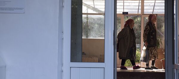 Вход в дом-интернат для престарелых. Архивное фото Вход в дом-интернат для престарелых. Архивное фото - Sputnik Кыргызстан