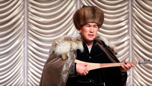 Аалы акын депутаттар мушташы болбой калып, эми министрлер концертке келе баштаганын ырдады - Sputnik Кыргызстан