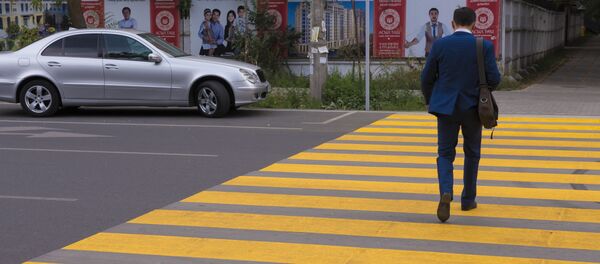 Архивное фото пешеходного перехода в Бишкеке Архивное фото пешеходного перехода в Бишкеке - Sputnik Кыргызстан