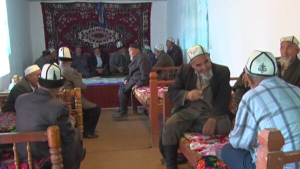Чайхана и баня — новый центр отдыха для пожилых жителей Баткена - Sputnik Кыргызстан