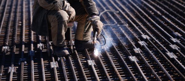 Рабочий на строительстве моста. Архивное фото - Sputnik Кыргызстан