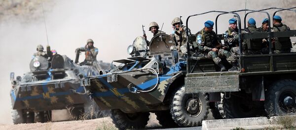 Кыйрагыс боордоштук-2015 окууларынын ЖККУнун Жамааттык тынчтыкты орнотуучу күчтөрү. Кыйрагыс боордоштук-2015 окууларынын ЖККУнун Жамааттык тынчтыкты орнотуучу күчтөрү. - Sputnik Кыргызстан