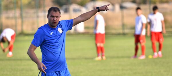 Главный тренер национальной сборной Кыргызстана по футболу Александр Крестинин Главный тренер национальной сборной Кыргызстана по футболу Александр Крестинин - Sputnik Кыргызстан