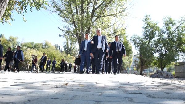Премьер проверил ремонт дорог в Бишкеке и поручил исправить - Sputnik Кыргызстан
