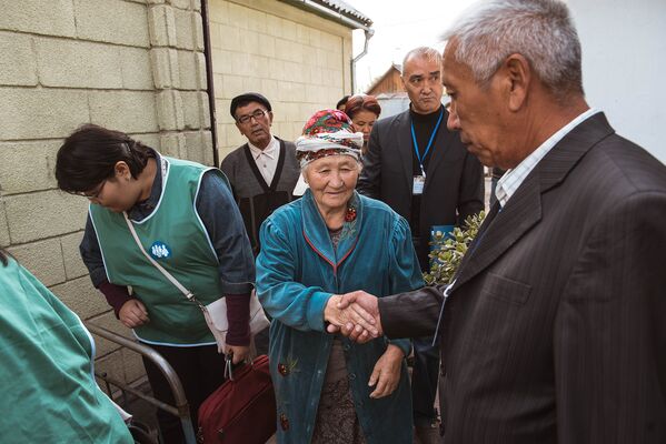 Большая часть избирателей, голосующих досрочно, — инвалиды и пожилые люди - Sputnik Кыргызстан