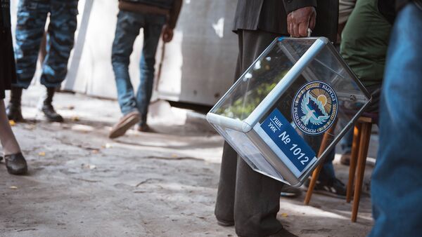 Переносная урна для голосования. Архивное фото - Sputnik Кыргызстан