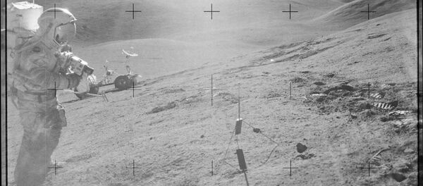 Американский астронавт на луне. Архивное фото - Sputnik Кыргызстан