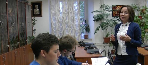 Россиянын борбордук жогорку окуу жайында кыргыз тили окутулуп баштады Россиянын борбордук жогорку окуу жайында кыргыз тили окутулуп баштады - Sputnik Кыргызстан