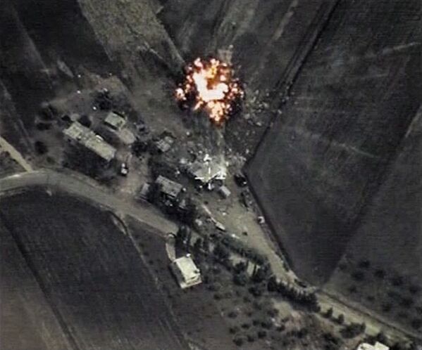 Боевая авиация РФ нанесла точечные удары по позициям ИГ в Сирии - Sputnik Кыргызстан