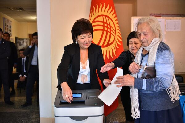 Ход выборов в Жогорку Кенеш 2015 - Sputnik Кыргызстан