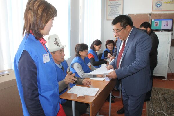 Ход выборов в Жогорку Кенеш 2015 - Sputnik Кыргызстан