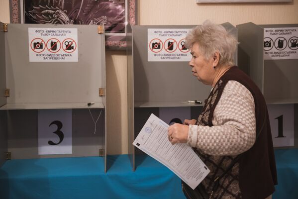 Избирательные участки начали работу в восемь часов и будут открыты до 20.00 - Sputnik Кыргызстан