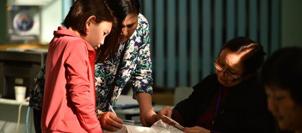 Шайлоочу өзүн тизмеде издеп жатат. Архив - Sputnik Кыргызстан