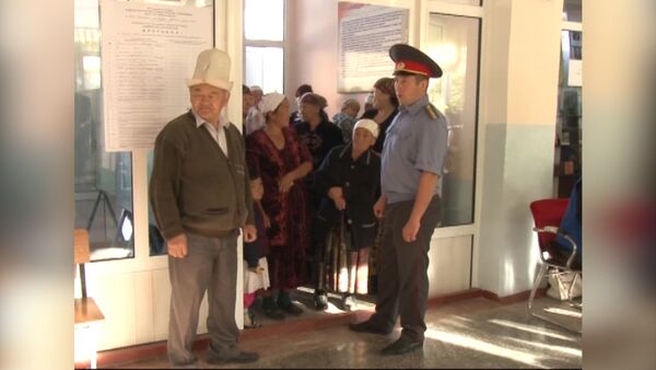Баткенцы на участке №2093 не могли 20 минут проголосовать на выборах - Sputnik Кыргызстан
