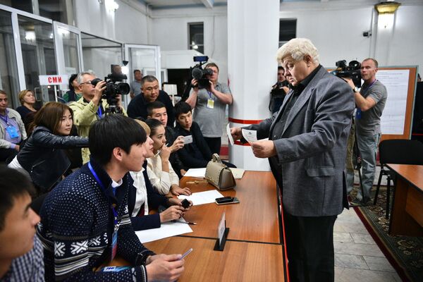 Озвучивание результатов выборов на избирательном участке. Архивное фото - Sputnik Кыргызстан