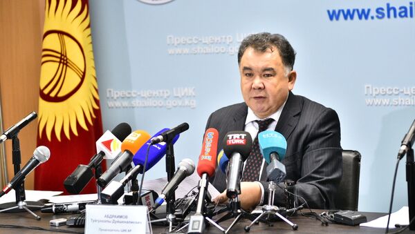 Председатель ЦИКа Туйгунаалы Абдраимов на пресс-конференции. Архивное фото - Sputnik Кыргызстан