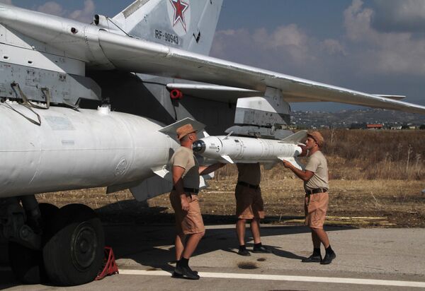 Российские военные на авиабазе Хмеймим в Сирии. Архивное фото - Sputnik Кыргызстан