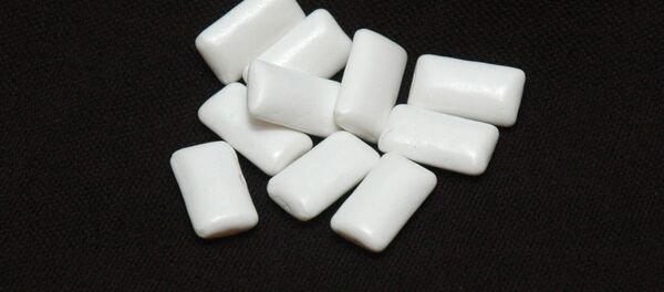 Жевательная резинка. Архивное фото - Sputnik Кыргызстан