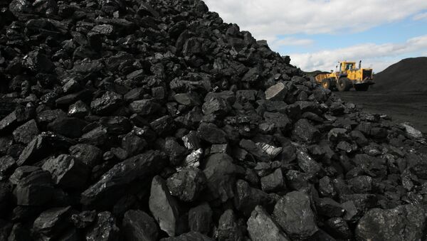 Сортированный уголь на складе. Архивное фото - Sputnik Кыргызстан