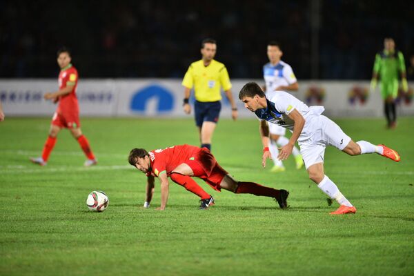 Игроки сборной Кыргызстана показали хорошее владение мячом и тактику - Sputnik Кыргызстан