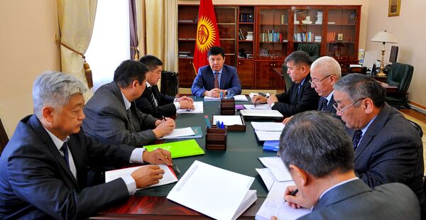 Премьер-министр Кыргызской Республики Темира Сариев провел рабочее совещание по улучшению племенных и семеноводческих хозяйств. - Sputnik Кыргызстан