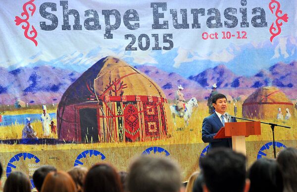 Премьер-министр Темир Сариев Эл аралык Shape Eurasia 2015 форумунда. - Sputnik Кыргызстан