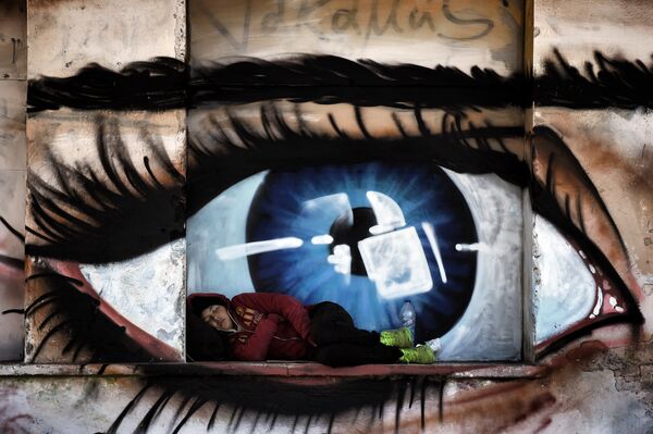 Беженка в портовом городе Митилини на острове Лесбос (Греция). - Sputnik Кыргызстан