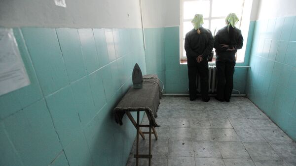 Заключенные в бытовой комнате исправительной колонии. Архивное фото - Sputnik Кыргызстан