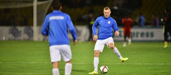 Футболисты тренируются перед матчем. Архивное фото - Sputnik Кыргызстан