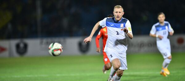 Вице-капитан сборной КР по футболу Валерий Кичин во время матча. Архивное фото - Sputnik Кыргызстан