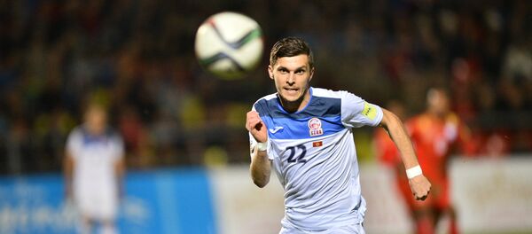 Футболист сборной КР Антон Землянухин на матче Кыргызстан — Бангладеш. Архивное фото - Sputnik Кыргызстан
