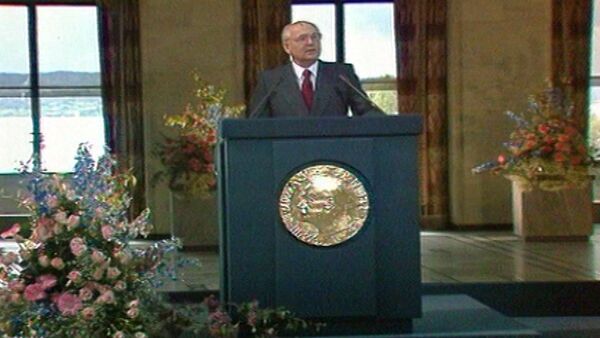 Михаил Горбачев выступает с Нобелевской лекцией в Осло. Съемки 1991 года - Sputnik Кыргызстан