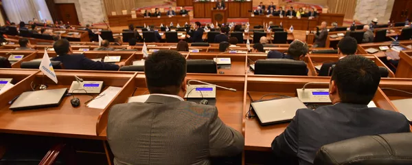 Депутаты ЖК на заседании. Архивное фото Депутаты ЖК на заседании. Архивное фото - Sputnik Кыргызстан