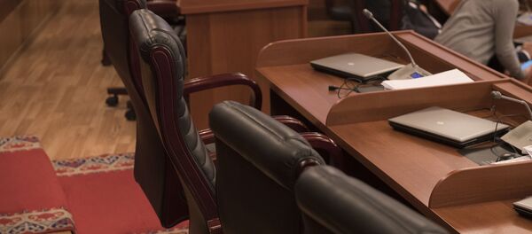 Кресла депутатов в зале Жогорку Кенеша. Архивное фото - Sputnik Кыргызстан