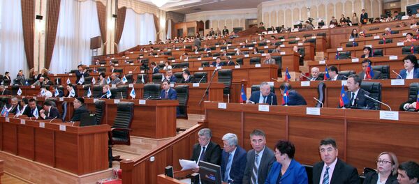 Архивное фото депутата на заседании Жогорку Кенеш - Sputnik Кыргызстан