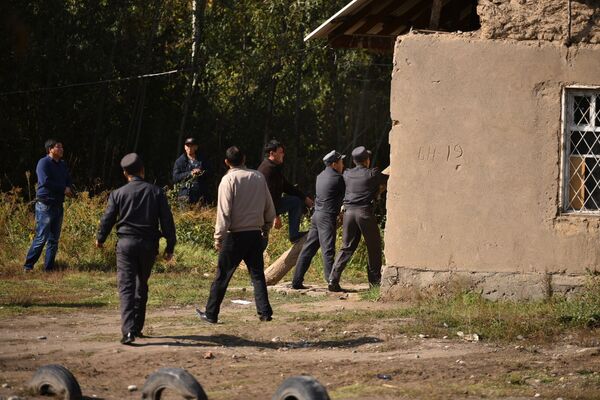 Каждый дом тщательно проверяется оперативниками - Sputnik Кыргызстан