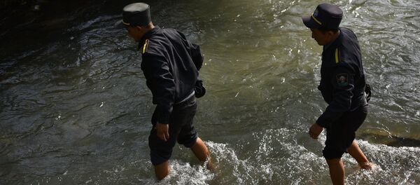 Часть жилмассива Энесай заблокирована милицией, идет проверка домов - Sputnik Кыргызстан