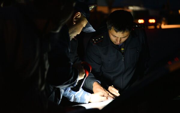 Ранее МВД сообщало, что в полночь поступила оперативная информация, что беглые заключенные могут находиться в районе рынка Дордой. - Sputnik Кыргызстан