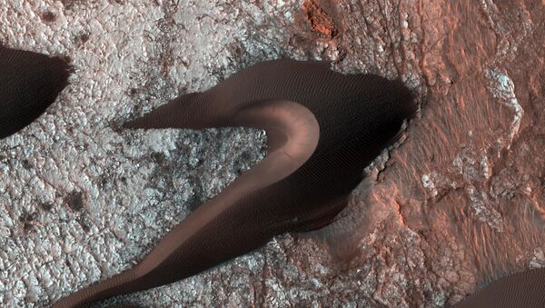 Снимок поверхности Марса. Архивное фото - Sputnik Кыргызстан