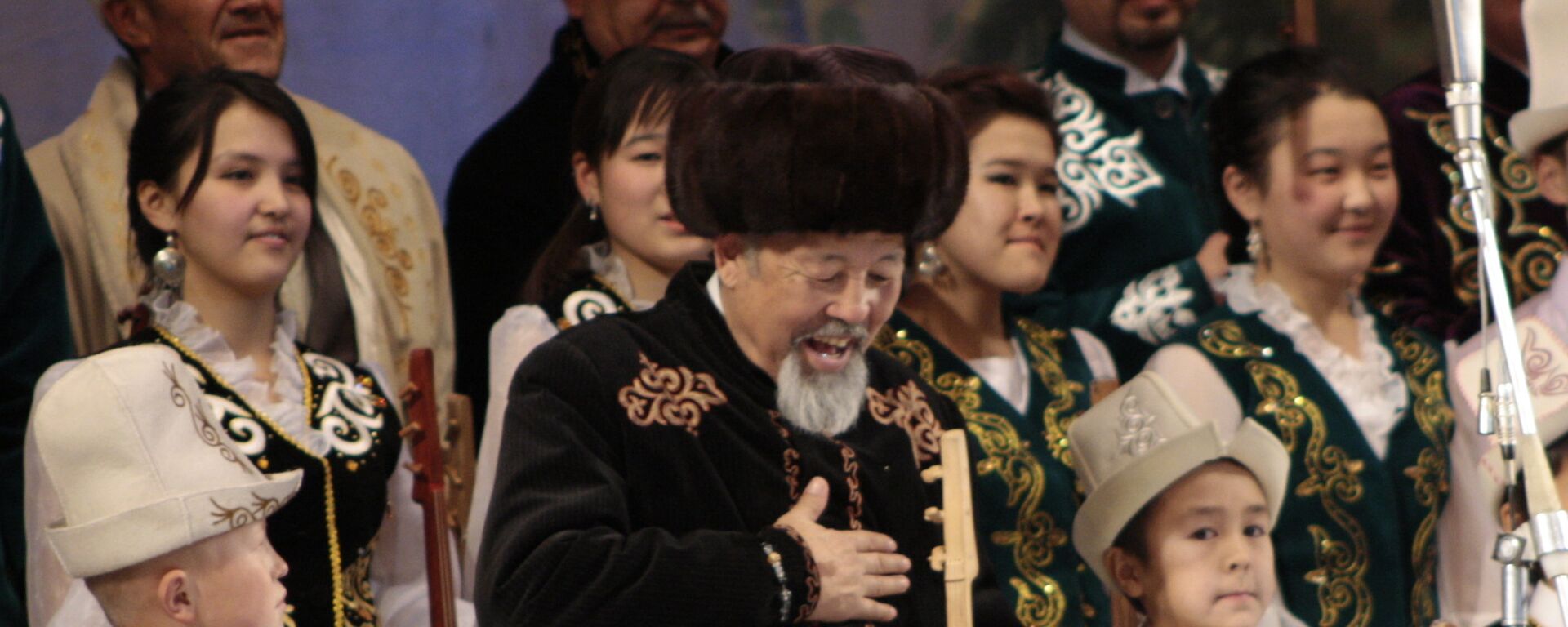 Бүгүн Токтогул атындагы мамлекеттик сыйлыктын лауреаты, залкар комузчу Нурак Абдрахманов. Архив - Sputnik Кыргызстан, 1920, 19.10.2022